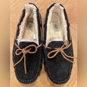 UGG Australia Black Moccasin Suede Shearling Slippers – Size 9